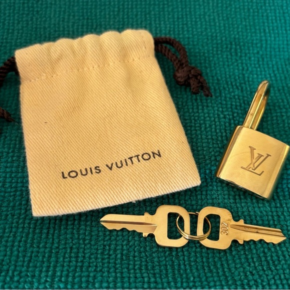 Authentic Louis Vuitton Speedy B Lock and Keys Set with Original Pouch - Picture 1 of 5